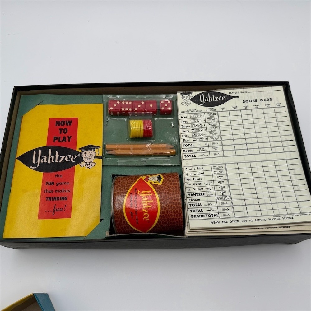 Vintage‎ Yahtzee Dice Game Complete Set w/ Dice Cup Chips Score Pads & - Picture 5 of 5